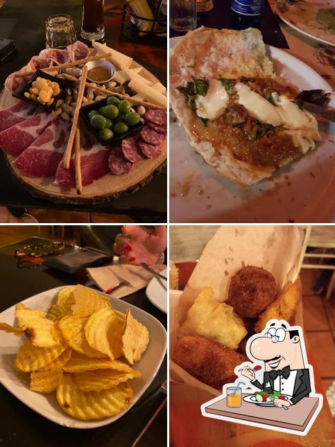 Cibo al Vico Sarchiapone, Pub Pizzeria Varcaturo, Napoli Food Tour, locale SKY, American Bar, Sala Biliardo