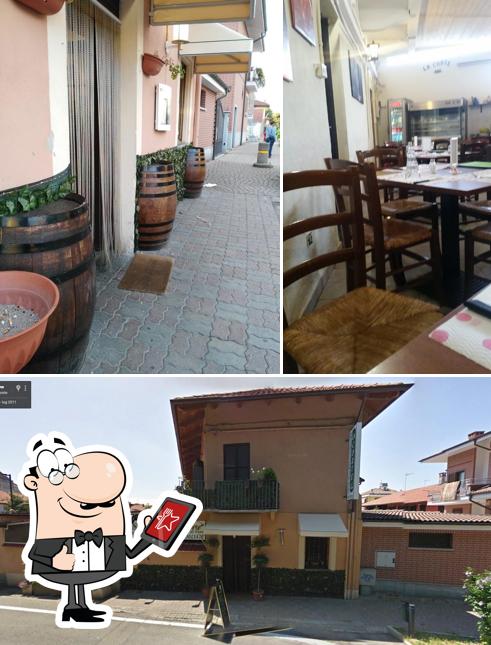 Dai un’occhiata alla foto che raffigura la esterno e tavolo da pranzo di La Corte Ristorante Pizzeria None
