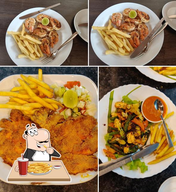 Taste French-fried potatoes at Morjim food court