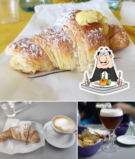 Platti al Nikavana Cafè di Pirelli Luigi