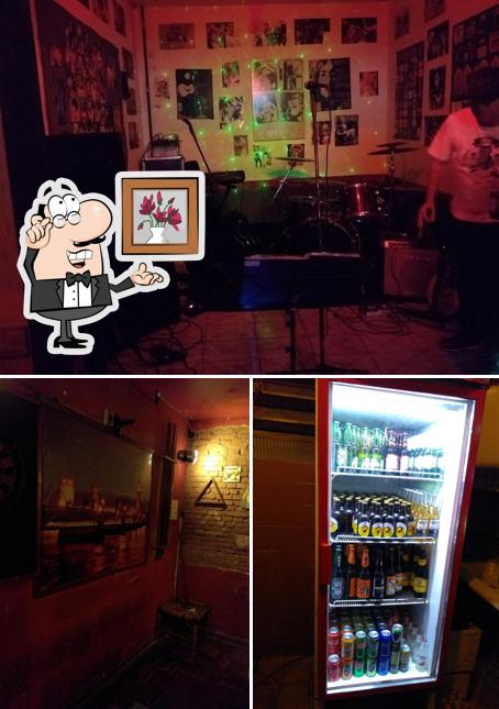 Veja imagens do interior do O Black Pub