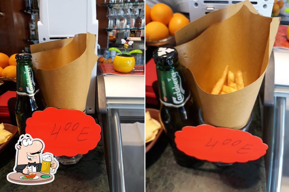 Puoi prenderti un rinfrescante bicchiere di birra chiara o scura