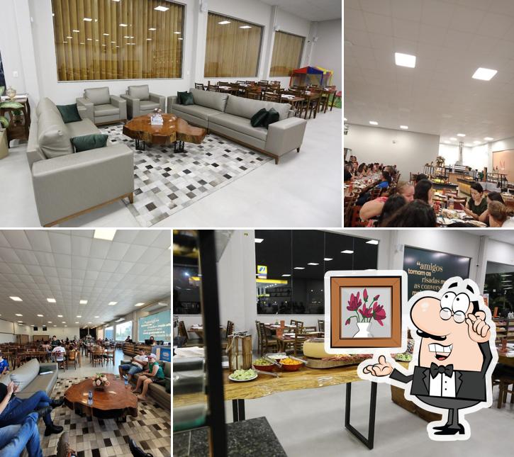 Sente em uma das mesas no MERCATTO CHURRASCARIA E PIZZARIA