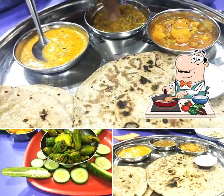 Chicken curry at Mathura Yadav Lodge