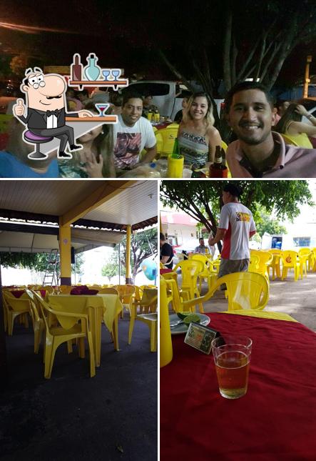 O interior do Esquininha Bar e Restaurante