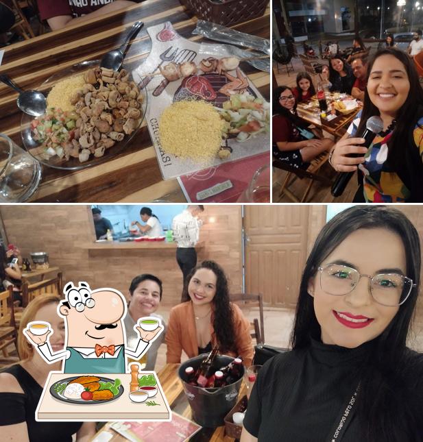 Entre diversos coisas, comida e exterior podem ser encontrados no Espetinho do Pelé