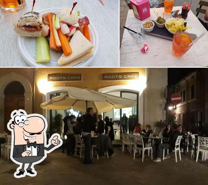 La immagine di interni e cibo da Roots Cafè