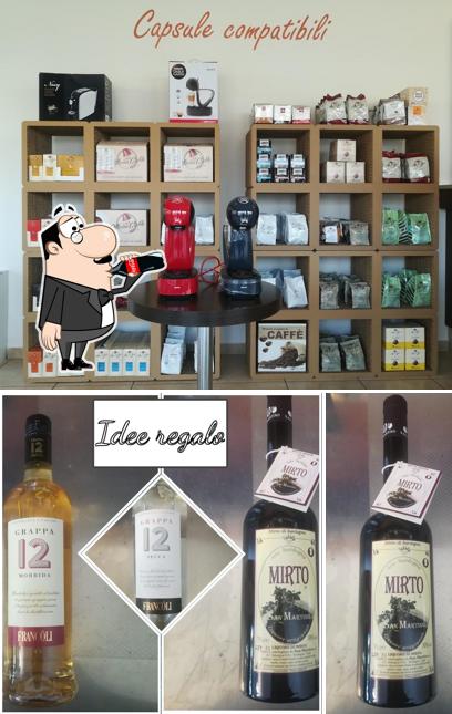 La immagine di bevanda e interni da Bar La Rotonda