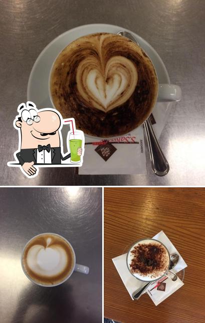 Goditi un drink a Bar Stazione