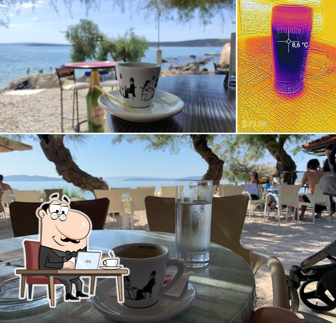 Questa è la immagine che raffigura la interni e bevanda di Kartolina