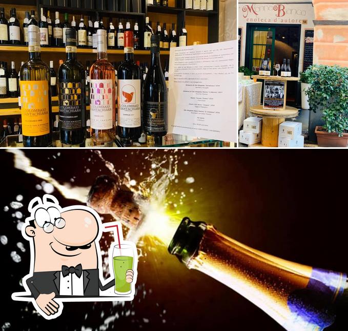 Goditi qualcosa da bere a Enoteca Monna Bianca