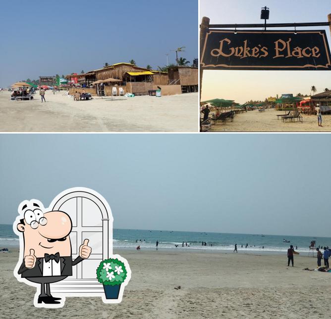 The exterior of Luke'S Place Shack