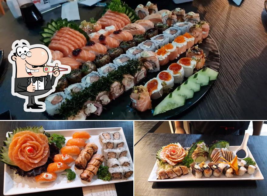 Presenteie-se com sushi no Tosh Sushi Bar