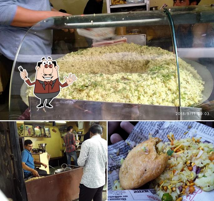 The picture of Guru Sweets Sagar And Namkeen (Poha, Jalebi, Samosa, Kachori, Aaloobada)’s food and interior