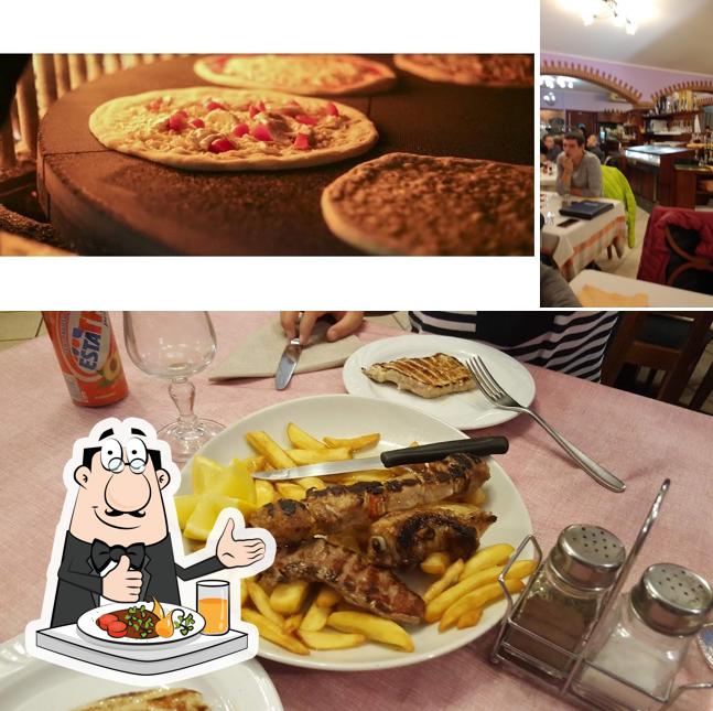 La cibo e bancone da bar del ristorante