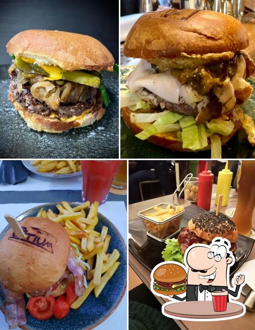 Ordina un hamburger a Otium