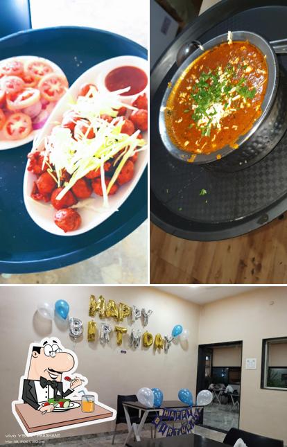 The picture of HOTEL SHARVARI VEG RESTAURANT’s food and interior