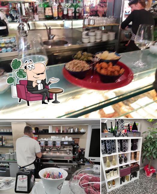 Siediti a un tavolo di Bar Gelateria La Baita