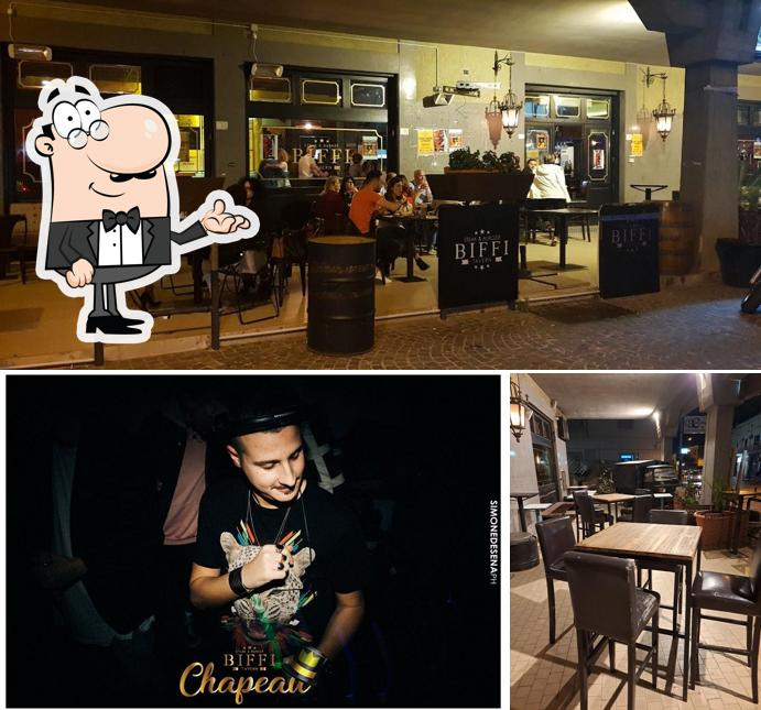 Dai un'occhiata agli interni di Biffi Tavern Pub