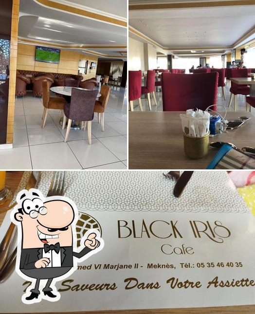 Découvrez l'intérieur de Café Black Iris