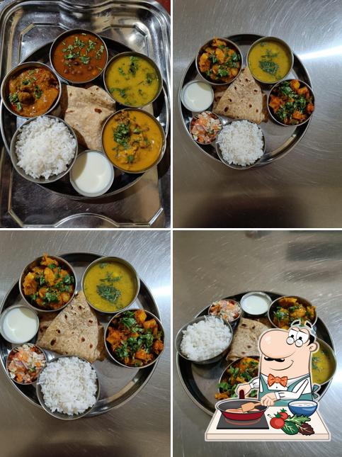 Chicken curry at Sindhi Mess (MIT)