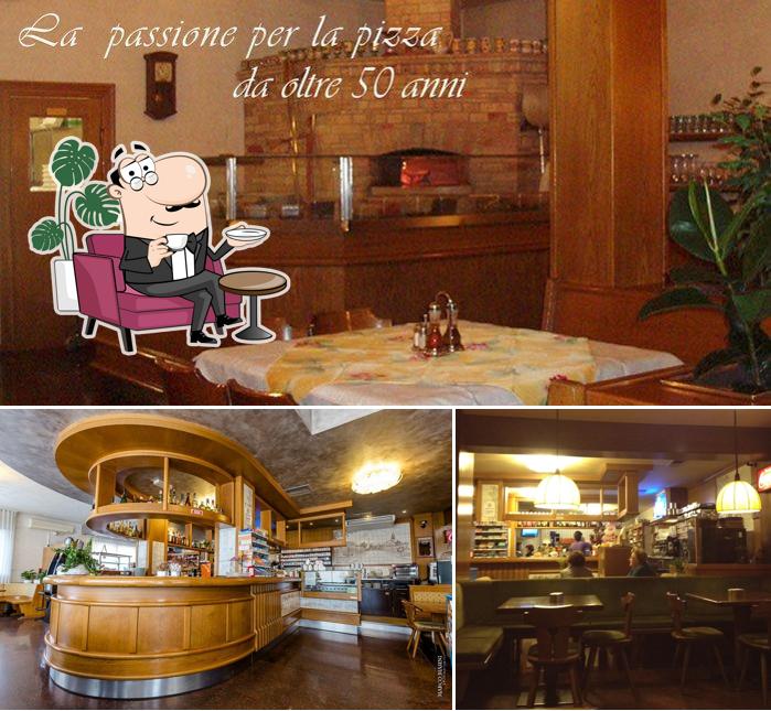 Dai un'occhiata agli interni di La Sconta Bar Pizzeria