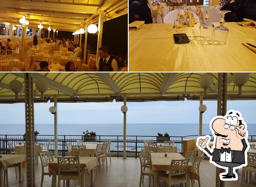 Siediti a un tavolo di Ristorante Al Belvedere