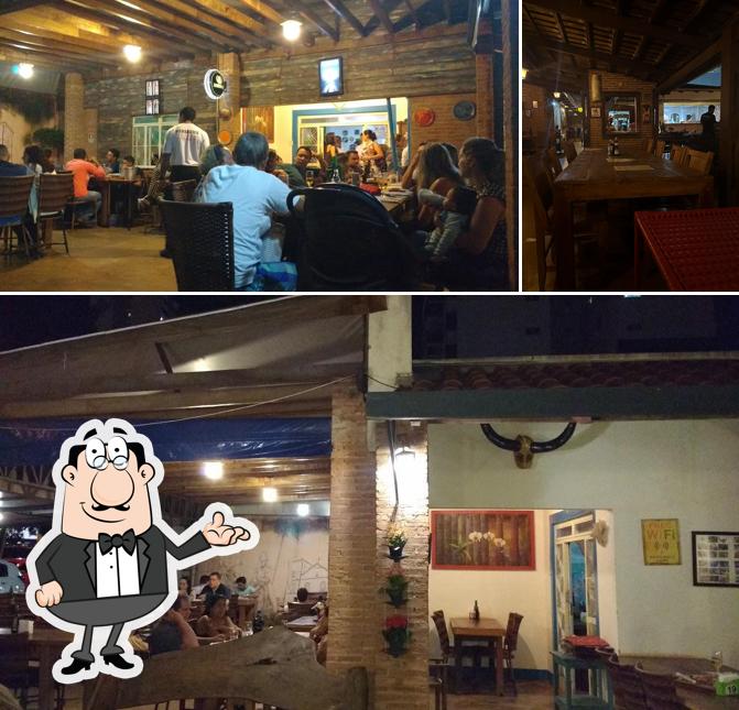 Veja imagens do interior do Pirineus Pizzaria