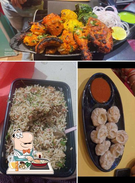 Fried rice at Hum Tum Aur Momos