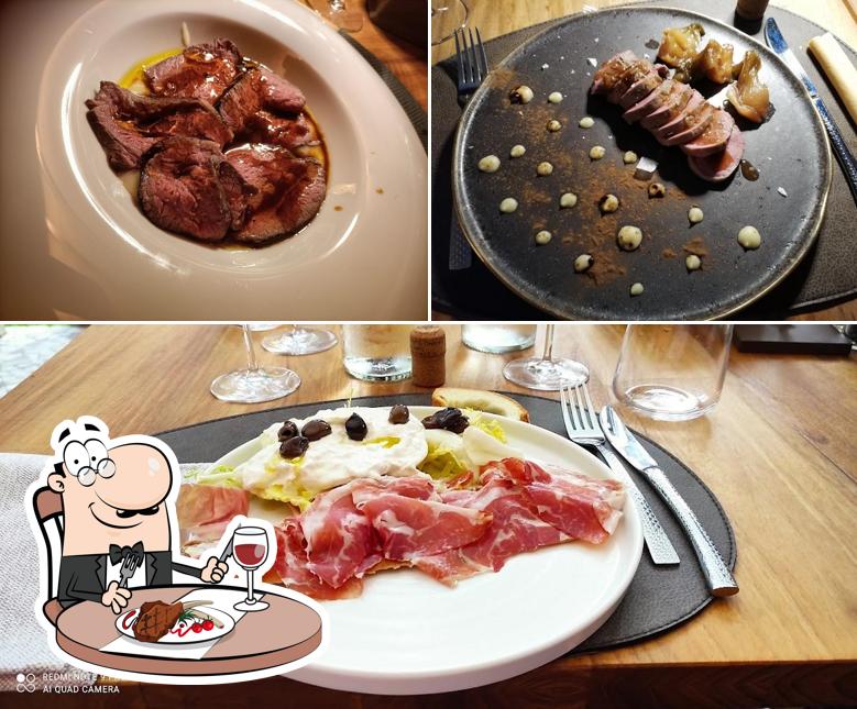 Ordina i piatti di carne a Il Giardino Segreto
