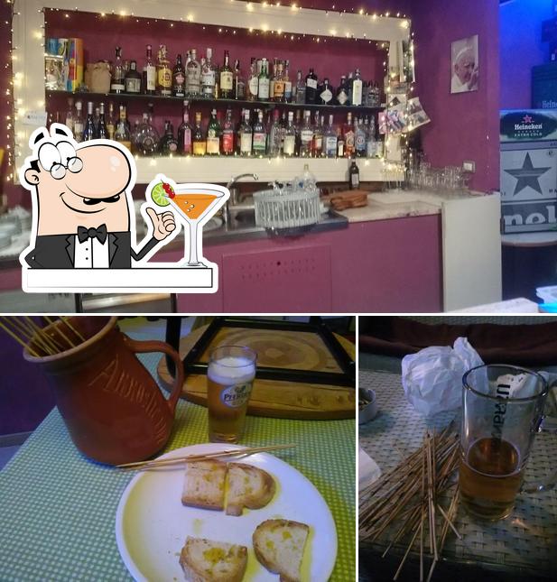 Dai un’occhiata alla immagine che raffigura la bevanda e cibo di Caffè Zelig
