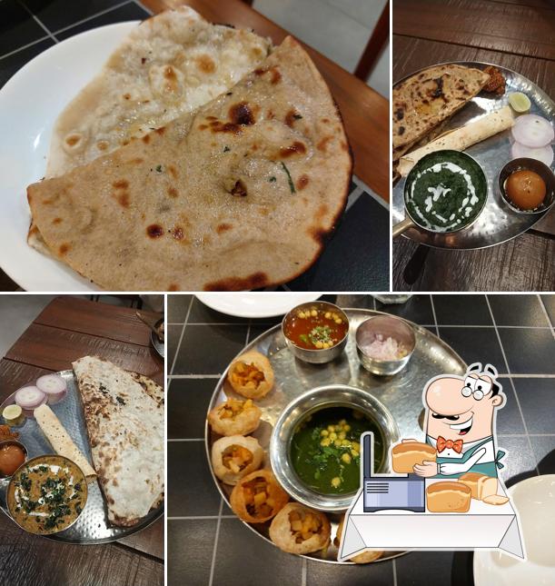 Garlic bread at Old School Manjalpur