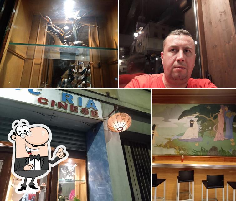 Gli interni di Rosticceria La Fortuna di Ye Bili