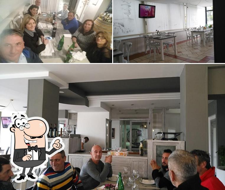 Siediti a un tavolo di Villa Chiara