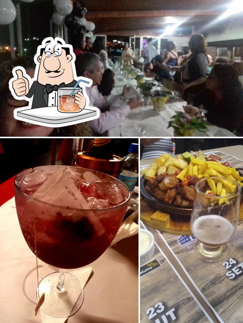 Dê uma olhada a ilustração ilustrando bebida e interior no Faria's Bar E Restaurante