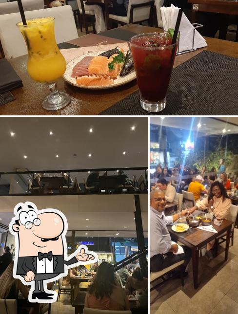 Sente em uma das mesas no Etnias