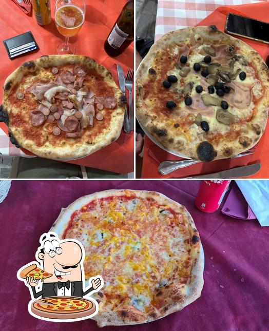 Ordina tra le svariate varianti di pizza