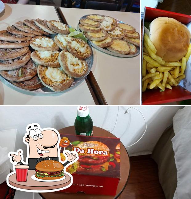 Peça um hambúrguer no Pizzaria da Hora