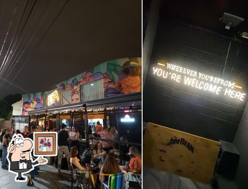Veja imagens do interior do Fika Bar