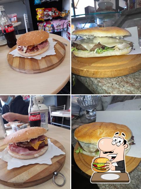 Prenditi un hamburger a Simona Caffe' di Marco Quarto