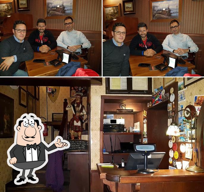 Siediti a un tavolo di Green Room Pub