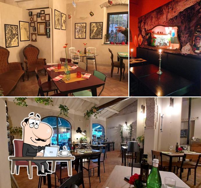 La foto della interni e tavolo da pranzo di “IL Chicco Bistrot”