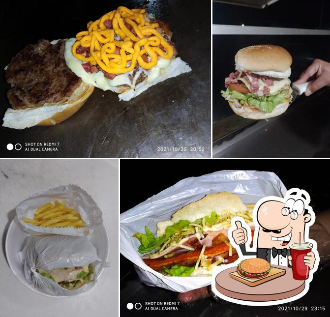 Experimente um hambúrguer no Eli Lanches