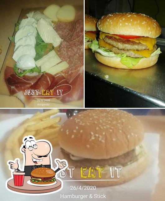 Ordina un hamburger a Fuso Orario Pizzeria Napoletana