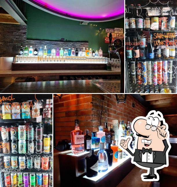 Dai un'occhiata agli interni di The Villains Pub