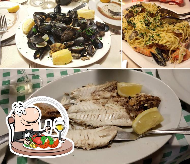 Ordina tra i molti piatti di mare disponibili a La Cantinetta