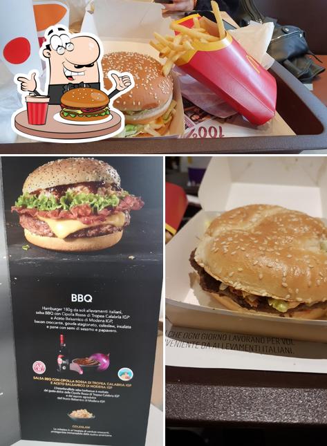 Ordina un hamburger a McDonald's