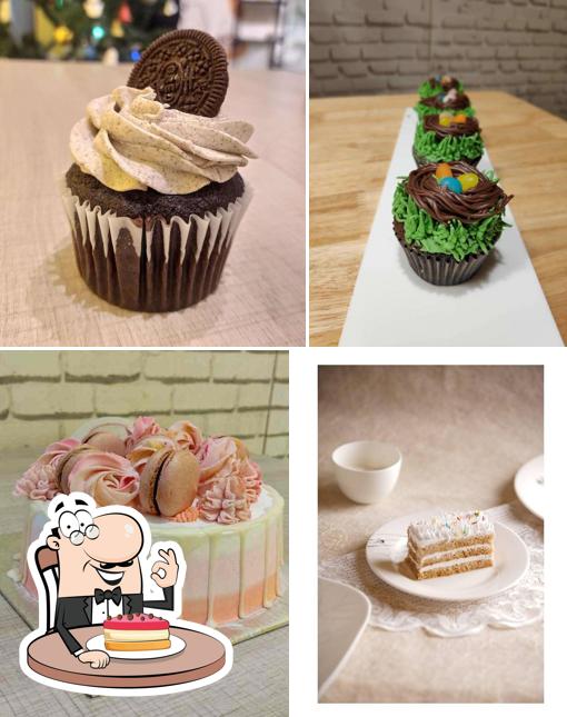 Look at the image of 10 Muffins
