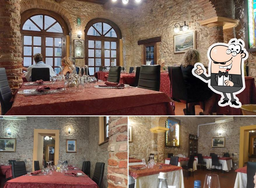 Dai un'occhiata agli interni di Niky Ristorante Pizzeria Bistrò