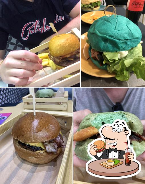 Ordina un hamburger a FA.BÙ. Fashion Burger